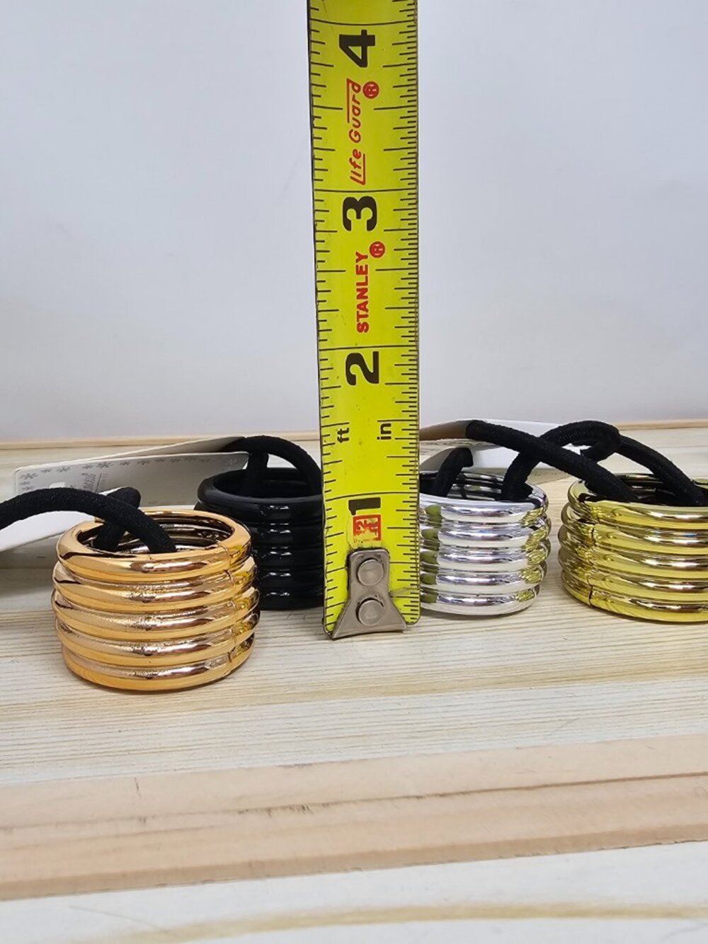 Set Of 4 Sleek Elastic Hair Ties with Metallic Rings